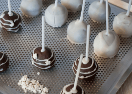 ricoprire le palline con cioccolato bianco ricoprire le palline con cioccolato bianco