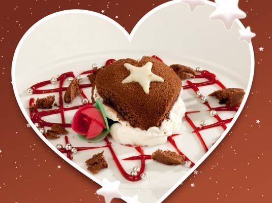 MoonCake al cioccolato con ricotta al miele in crema di fragole