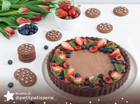 Crostata Senza Cottura con Pan di Stelle e Frutta Fresca Crostata Senza Cottura con Pan di Stelle e Frutta Fresca