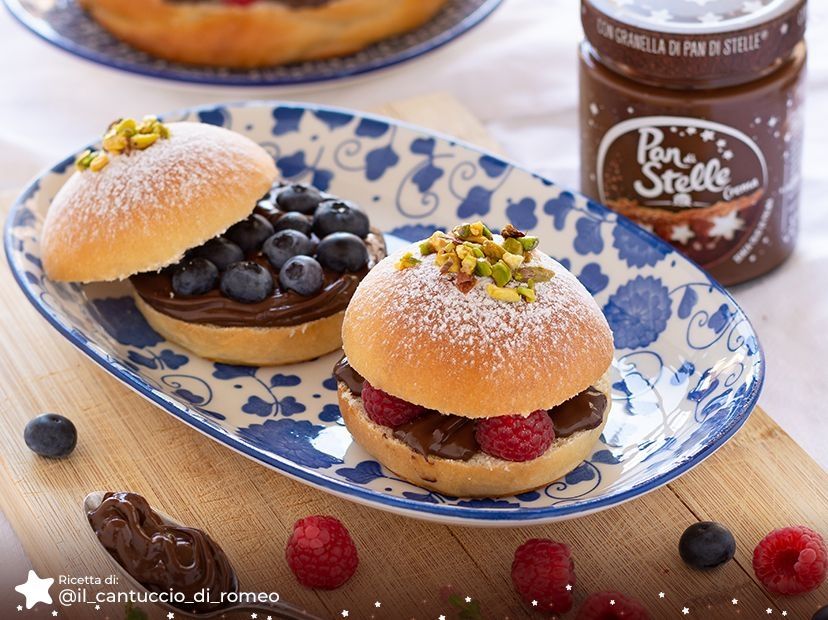 
Buns al cardamomo e Crema Pan di Stelle
