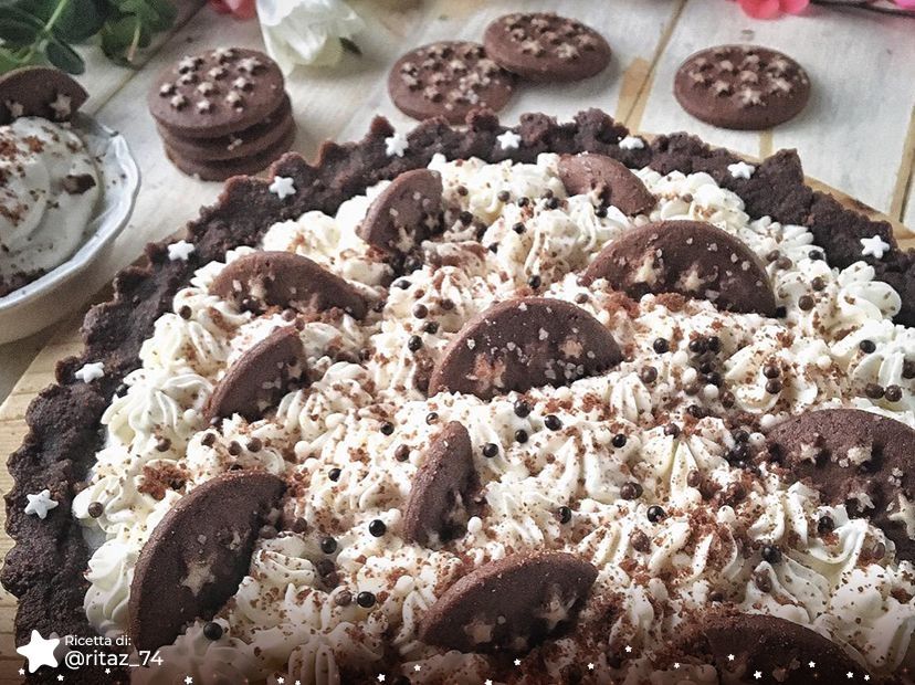 Crostata con crema allo yogurt greco e Pan di Stelle