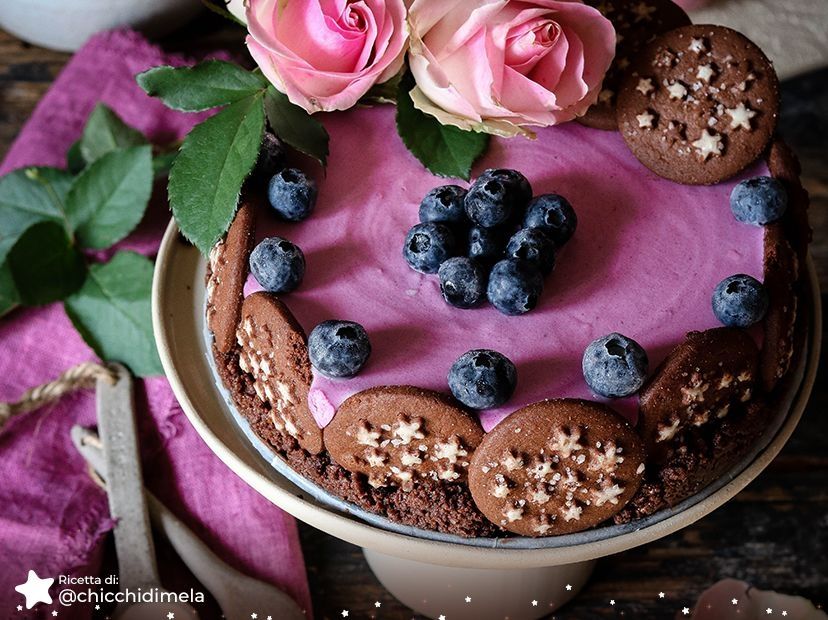 Cheesecake ai mirtilli con biscotti Pan di Stelle