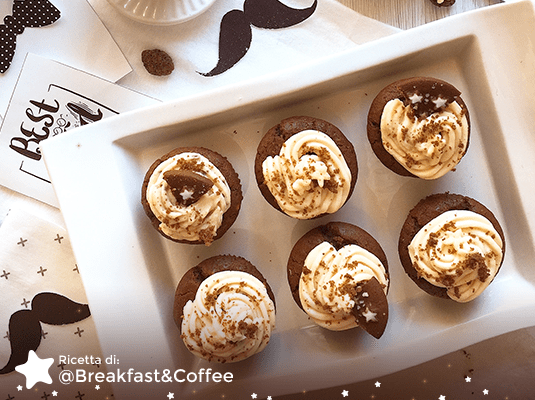 Cupcake al cioccolato con frosting cream al burro e Pan di Stelle