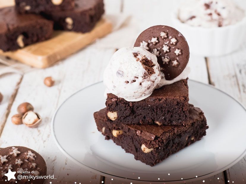 Brownies al cioccolato con gelato ai biscotti Pan di Stelle
Brownies al cioccolato con gelato ai biscotti Pan di Stelle