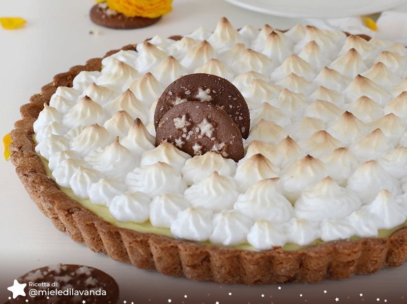 Crostata con base Pan di Stelle, crema e meringa
Crostata con base Pan di Stelle, crema e meringa