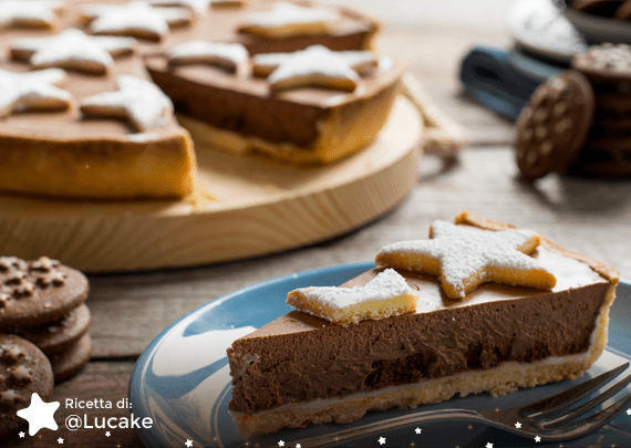 
Crostata ripiena di mousse al cioccolato e Pan di Stelle
