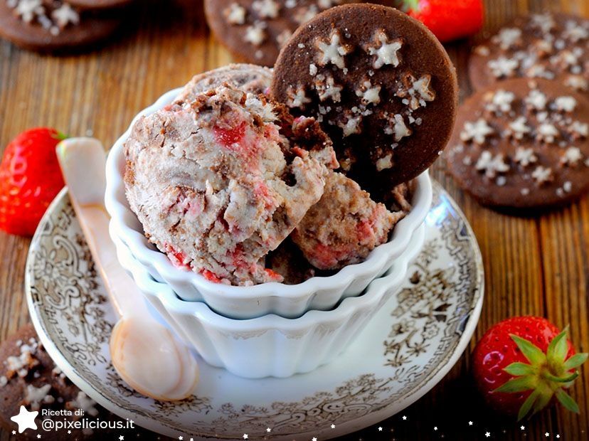 Gelato allo yogurt e fragole con biscotti Pan di Stelle
Gelato allo yogurt e fragole con biscotti Pan di Stelle
