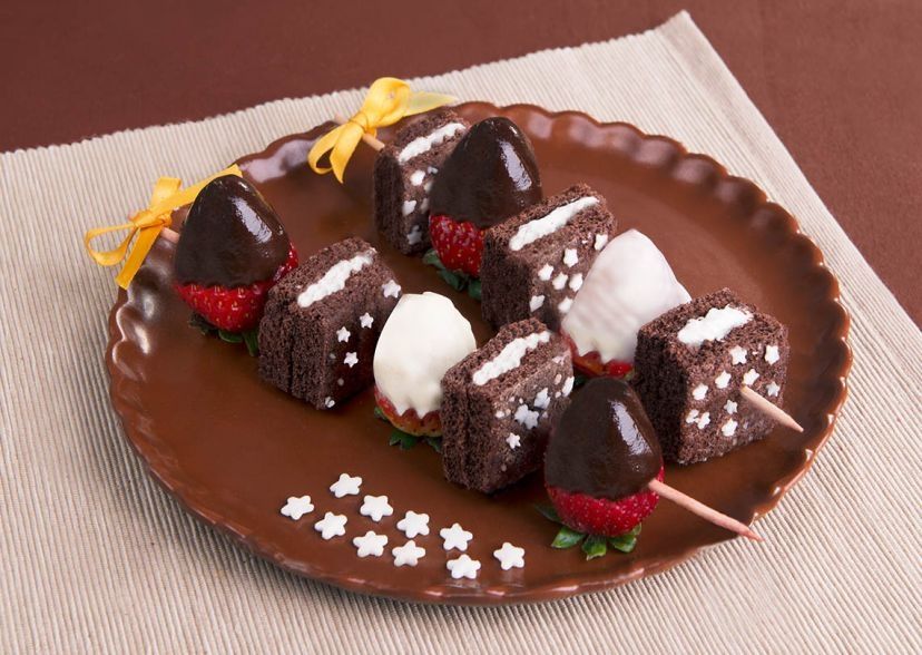 
Spiedini Dolci con Merenda Pan di Stelle e Fragole
