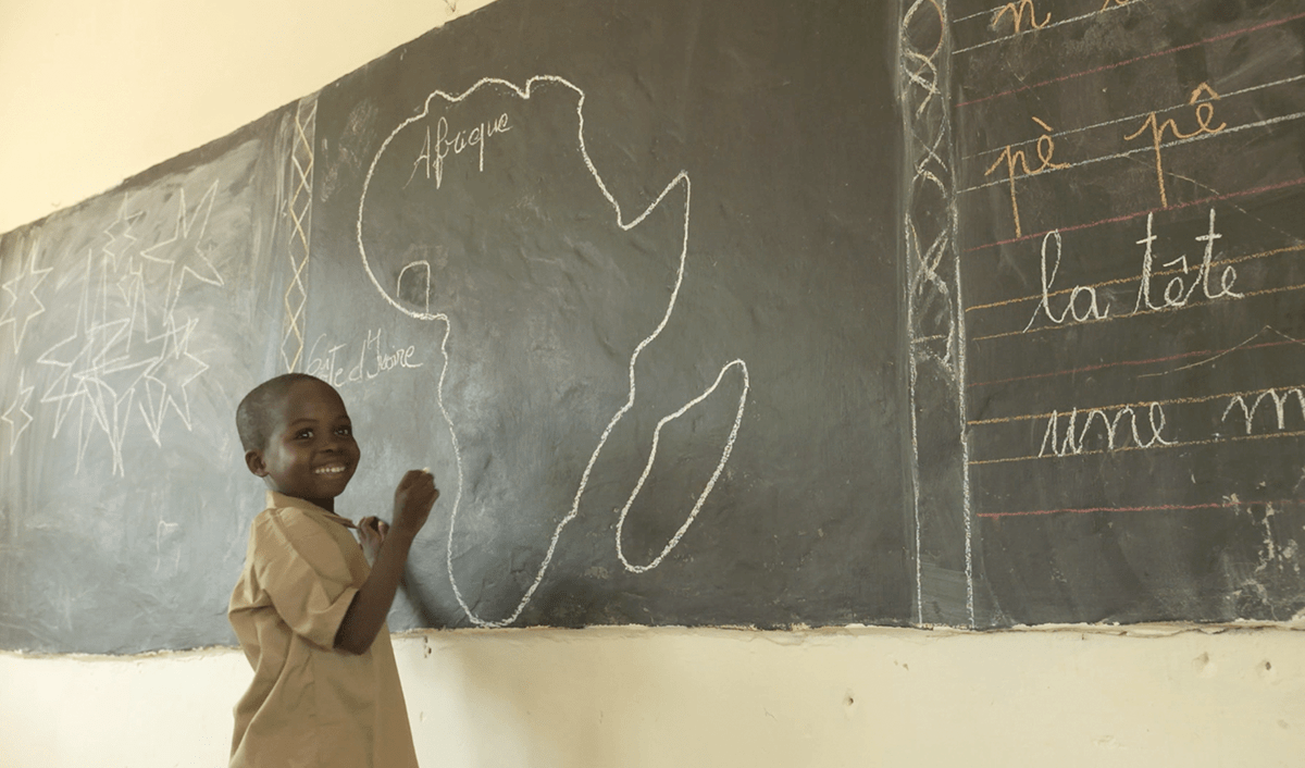 Qui è dove i sogni si realizzano e dove si costruiscono scuole in cui i bambini possano imparare… anche a sognare. Qui è dove i sogni si realizzano e dove si costruiscono scuole in cui i bambini possano imparare… anche a sognare.