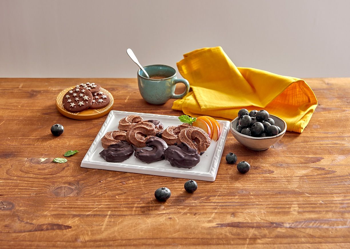 Biscotti di pasta frolla ricoperti di goloso cioccolato
Biscotti di pasta frolla ricoperti di goloso cioccolato
