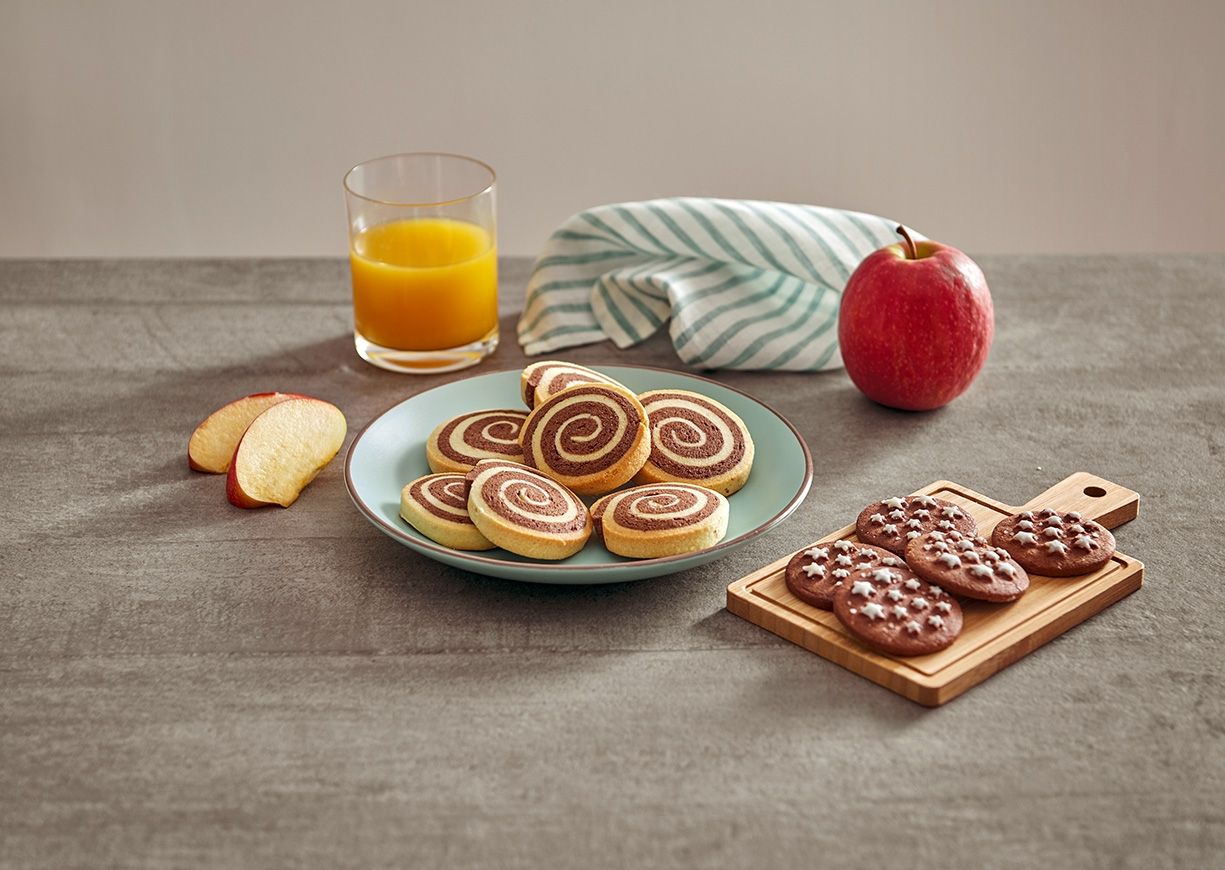 
Biscotti bicolore: la ricetta delle girandole di pasta frolla
