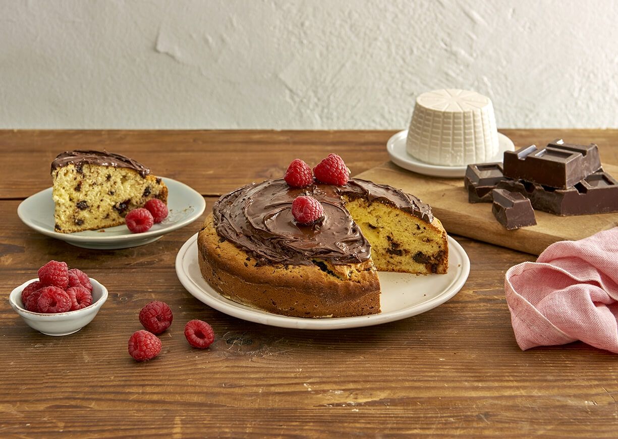 
Torta ricotta e cioccolato: il dolce perfetto per una colazione soffice
