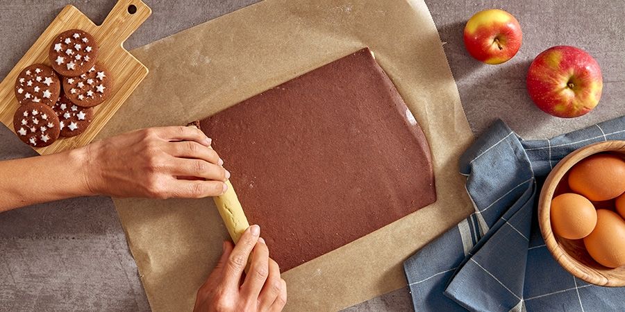 Biscotti bicolore - la ricetta delle girandole di pasta frolla_step5