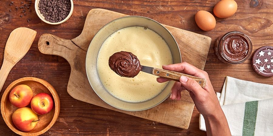 Torta con gocce di cioccolato - ricetta soffice con ingredienti semplici_step2